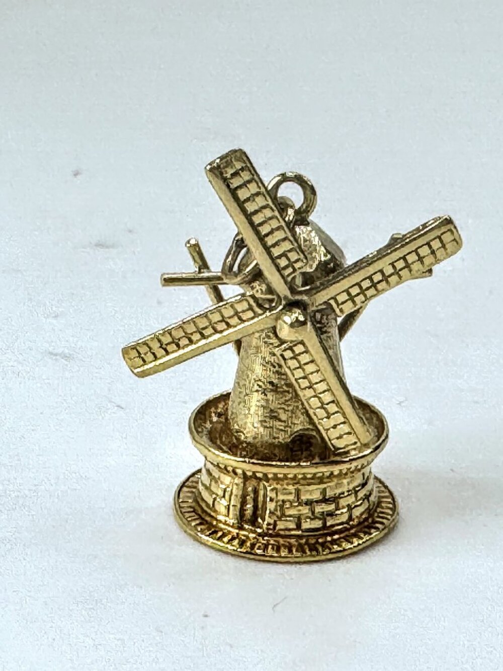 Vintage 18K Gold Mechanical Dutch Windmill Charm Pendant Moving Fan JR1686